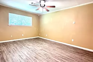 5830 Effingham Dr, Houston, TX 77035 - Photo 10