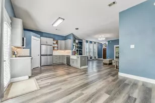 994 Jefferson St, Alvin, TX 77511 - Photo 12