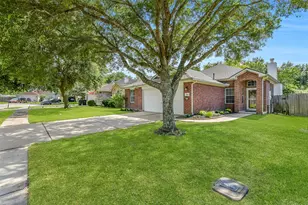 994 Jefferson St, Alvin, TX 77511 - Photo 2