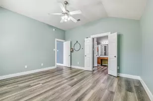 994 Jefferson St, Alvin, TX 77511 - Photo 14