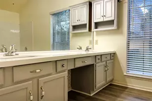 107 S Village Knoll Cir, The Woodlands, TX 77381 - Photo 22