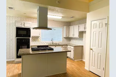 107 S Village Knoll Circle, The Woodlands, TX 77381 - Photo 8