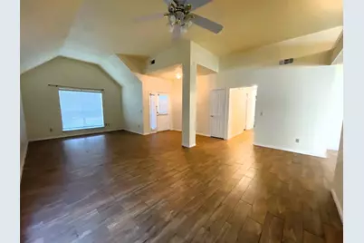 107 S Village Knoll Circle, The Woodlands, TX 77381 - Photo 6