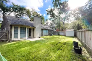 107 S Village Knoll Cir, The Woodlands, TX 77381 - Photo 30