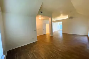 107 S Village Knoll Cir, The Woodlands, TX 77381 - Photo 12