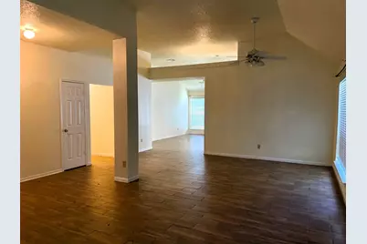 107 S Village Knoll Circle, The Woodlands, TX 77381 - Photo 20