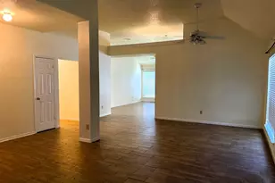 107 S Village Knoll Cir, The Woodlands, TX 77381 - Photo 20