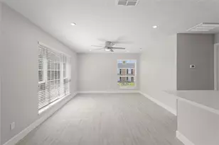 2121 Fountain View Dr, Houston, TX 77057 - Photo 2