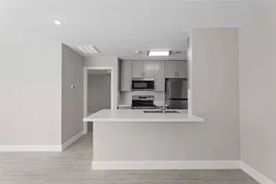 2121 Fountain View Drive #4, Houston, TX 77057 - Photo 6
