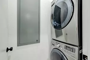 2100 Tanglewilde, Houston, TX 77063 - Photo 20