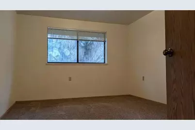 621 N River Rd, Other, OR 97501 - Photo 6