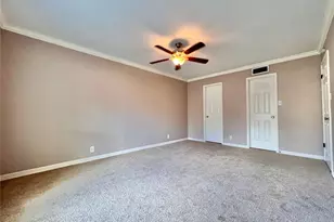 700 Thicket Ln, Houston, TX 77079 - Photo 16