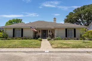5 Colony Park Cir, Galveston, TX 77551 - Photo 1