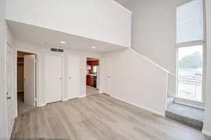 10855 Meadowglen Ln, Houston, TX 77042 - Photo 2