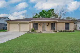 951 Beachcomber Ln, Houston, TX 77062 - Photo 2