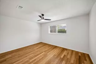 220 Hartford Dr, Conroe, TX 77303 - Photo 8
