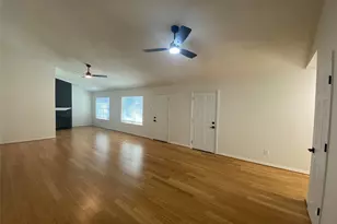 220 Hartford Dr, Conroe, TX 77303 - Photo 10