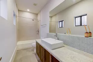 113 Tuam St, Houston, TX 77006 - Photo 28