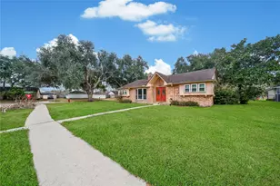 501 Desert Aire Dr, Friendswood, TX 77546 - Photo 2