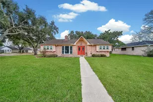 501 Desert Aire Dr, Friendswood, TX 77546 - Photo 1