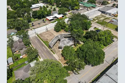 218 W Blum Street, Alvin, TX 77511 - Photo 30