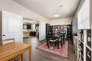 996 Crossing Dr, Bryan, TX 77803 - Photo 6