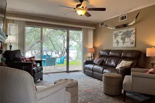 1029 Parkview Dr, Canyon Lake, TX 78133 - Photo 2