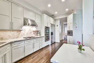 4736 Post Oak Timber Dr, Houston, TX 77056 - Photo 10