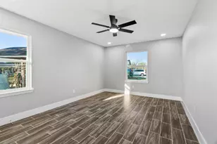 6174 Kenilwood Dr, Houston, TX 77033 - Photo 10