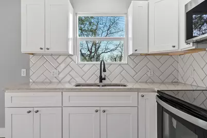 6174 Kenilwood Drive, Houston, TX 77033 - Photo 6