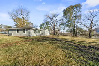 6174 Kenilwood Drive, Houston, TX 77033 - Photo 16