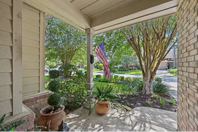 85 E Lakeridge Drive, The Woodlands, TX 77381 - Photo 4