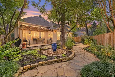 85 E Lakeridge Drive, The Woodlands, TX 77381 - Photo 2