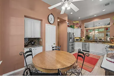85 E Lakeridge Drive, The Woodlands, TX 77381 - Photo 10