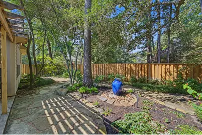 85 E Lakeridge Drive, The Woodlands, TX 77381 - Photo 32