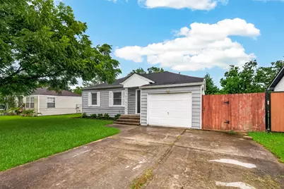 10914 La Crosse Street, Jacinto City, TX 77029 - Photo 2