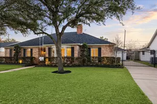 7603 Windswept Ln, Houston, TX 77063 - Photo 2