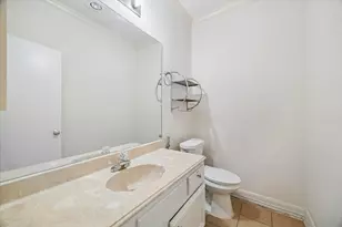 880 Tully Rd, Houston, TX 77079 - Photo 8