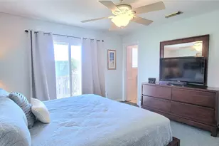 4015 Navarro Dr, Galveston, TX 77554 - Photo 8