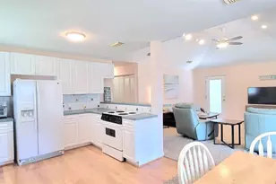 4015 Navarro Dr, Galveston, TX 77554 - Photo 4