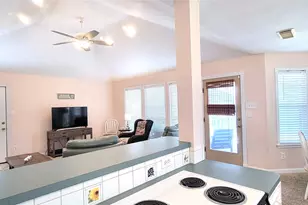 4015 Navarro Dr, Galveston, TX 77554 - Photo 6