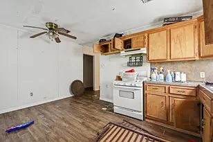 1724 N Ave S, Freeport, TX 77541 - Photo 14
