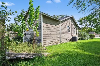 1724 N Avenue S, Freeport, TX 77541 - Photo 22