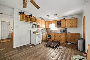 1724 N Ave S, Freeport, TX 77541 - Photo 12