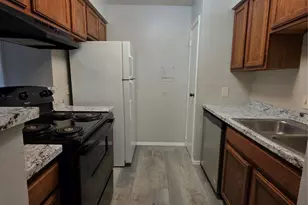 2501 Gulf Freeway, Dickinson, TX 77539 - Photo 2