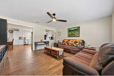 204 King Dr, Columbus, TX 78934 - Photo 6