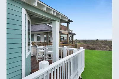 943 Sand Dune Drive, Crystal Beach, TX 77650 - Photo 12