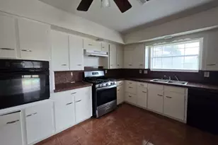 1903 Britton St, Baytown, TX 77520 - Photo 6