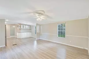 518 Elena Ln, Highlands, TX 77562 - Photo 8