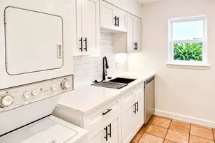 2744 Briarhurst Dr, Houston, TX 77057 - Photo 12